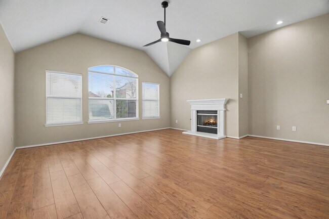 Building Photo - Welcome home to this spacious 3-bedroom, 2-bathroom property offering 2,000 square feet of comfor...