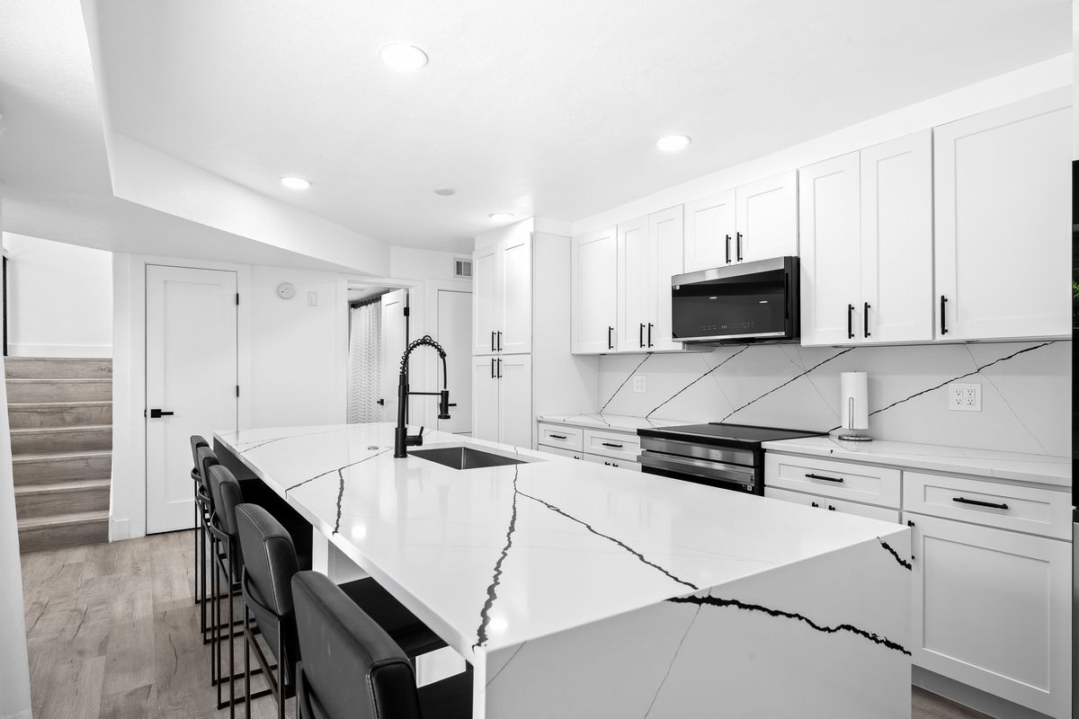 Building Photo - 613 Olympic Dr