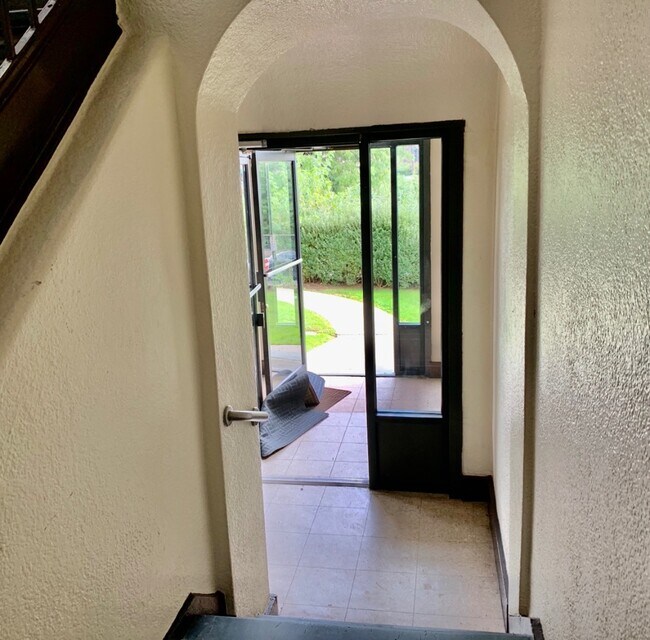 Foto del edificio - 263 Drake Ave