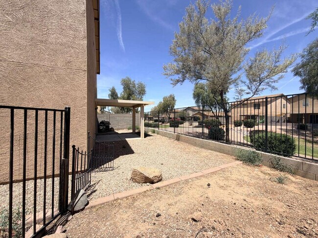Foto del edificio - 2344 E Meadow Creek Way