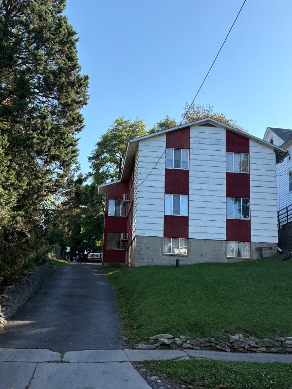 Foto principal - 1127 Bellevue Ave