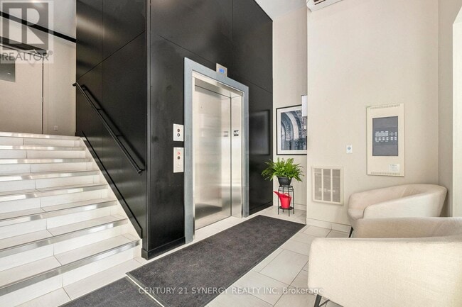Building Photo - 100-100 Cortile Private