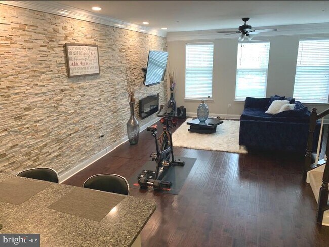 Foto del edificio - 15628 Sunningdale Pl