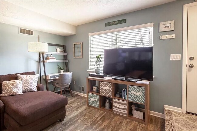 Foto del edificio - 468 Eastbrooke Ln