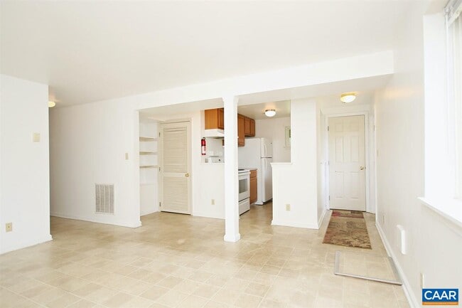 Building Photo - 124 Thomas Dr
