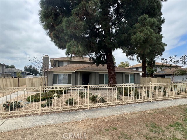 Foto principal - 1209 Oxford Dr