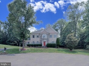 Building Photo - 9205 Frst Grns Dr