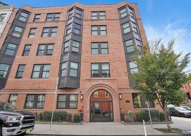 Building Photo - 227 4th St