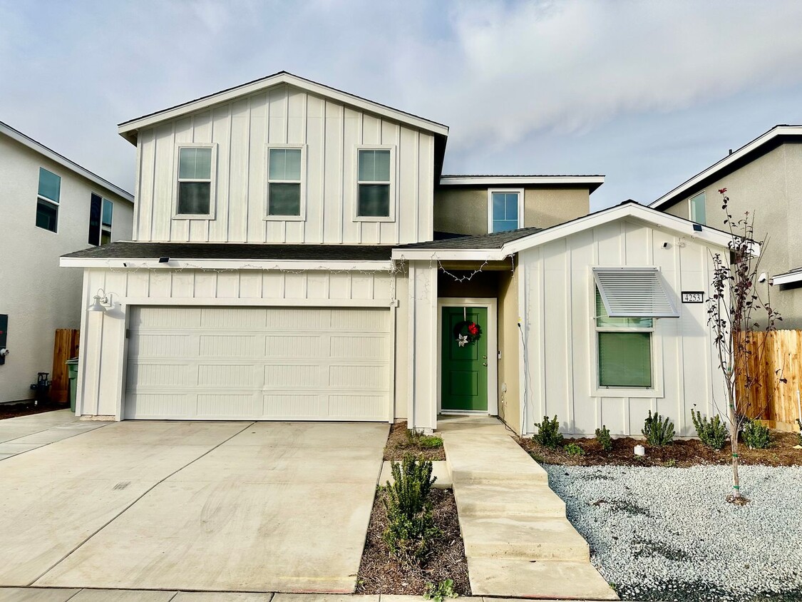 Primary Photo - BRAND NEW Lennar 4/3.5 in Clovis