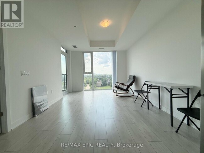 Photo du bâtiment - 5858 Yonge St