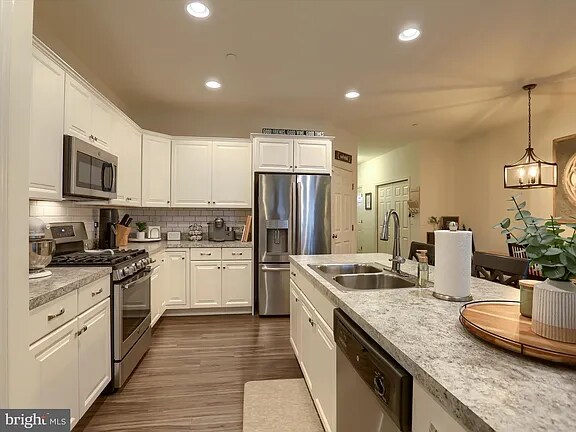 Foto del edificio - 1730 Fairbank Ln