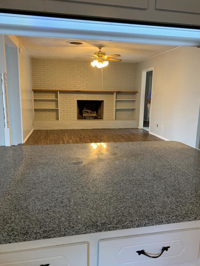 Building Photo - 2729 Perryville Dr