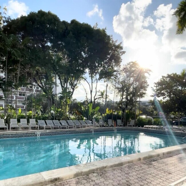 Foto del edificio - 3703 NE 166th St