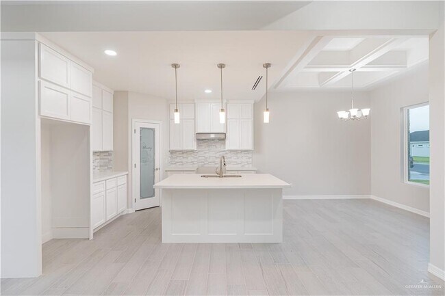 Building Photo - 16 Sherman St