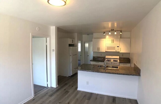 Foto del edificio - 1040 W 91st St