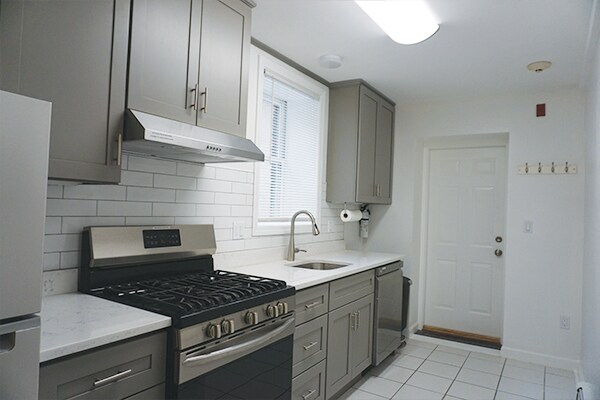 Primary Photo - 23 Lambert St
