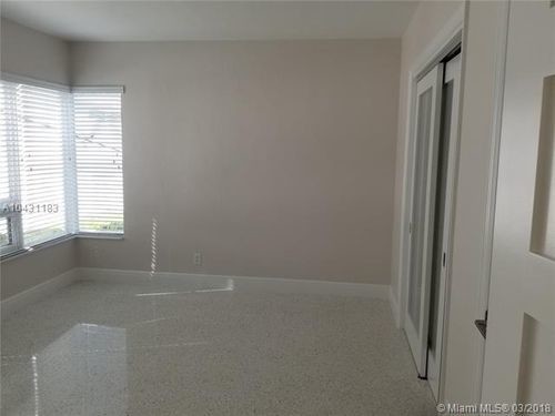 Building Photo - 711 Bayshore Dr
