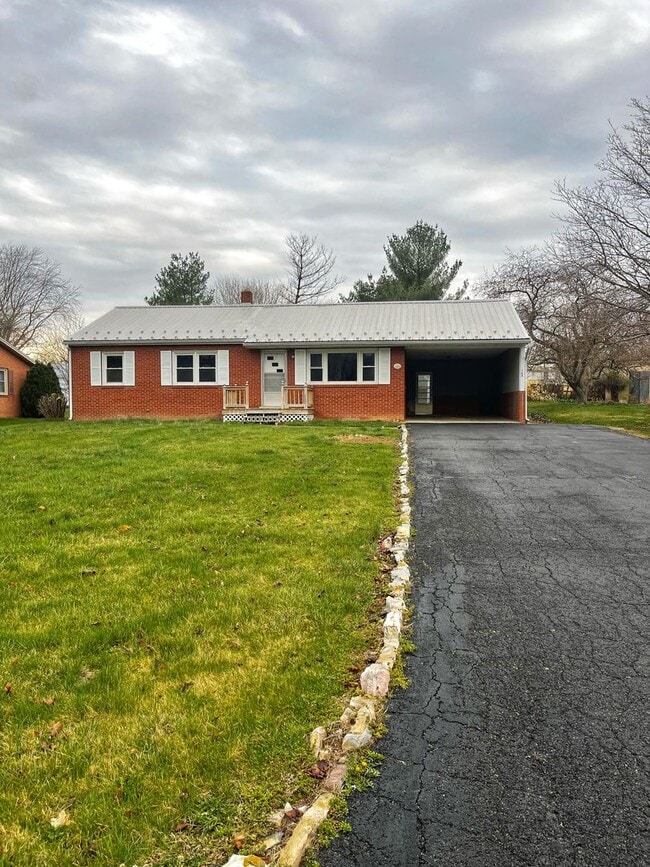 165 Clark St, New Market, VA 22844 House Rental in New Market, VA