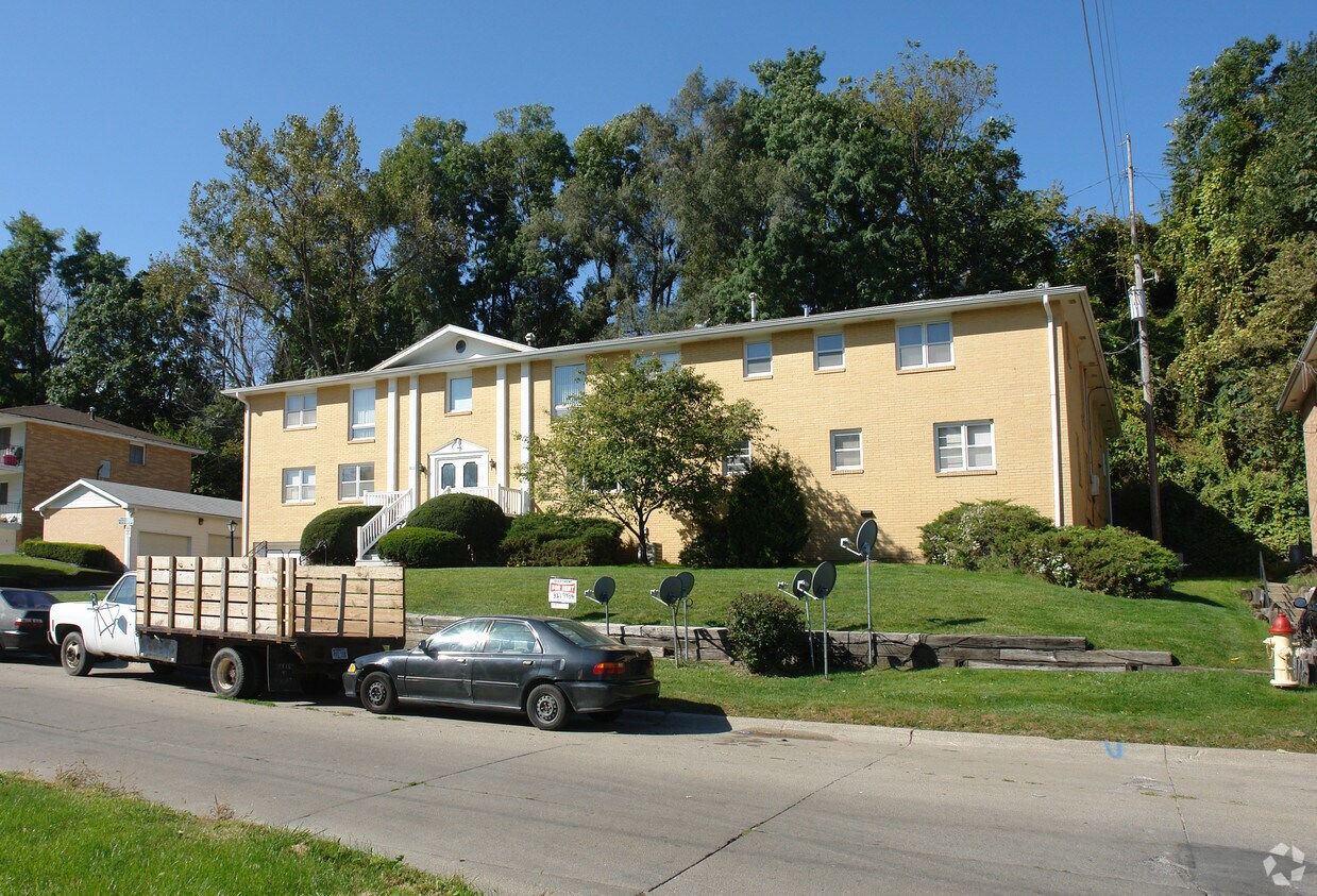 Building Photo - 5800 S 14th St