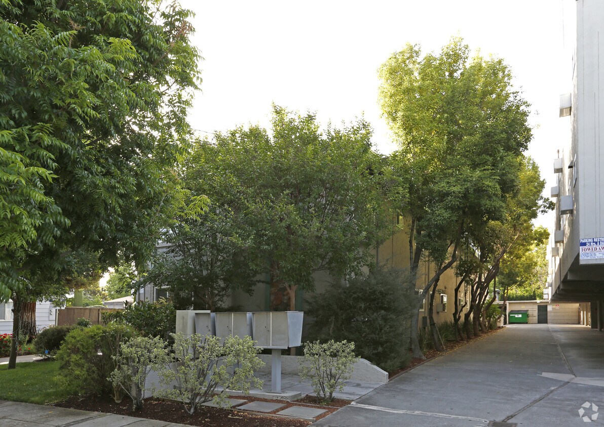 Foto del edificio - 820 Villa Ave