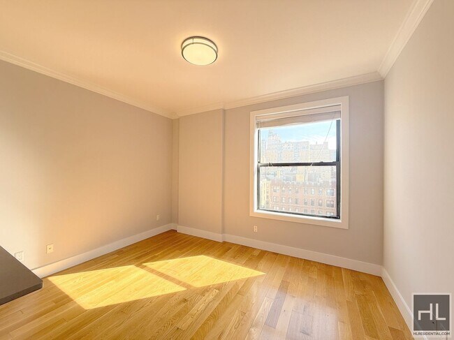 Foto del edificio - 1 bedroom 1 bathroom with washer and dryer / 252 WEST 76 STREET