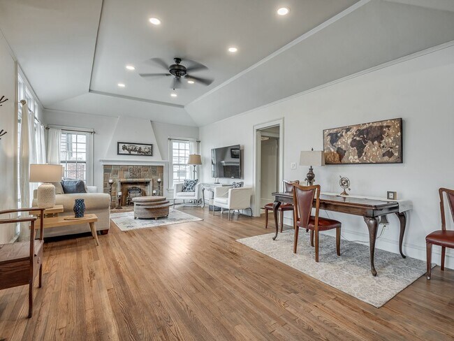 Foto del edificio - Stylish & Fully Furnished Mid-Term Rental in the Heart of OKC