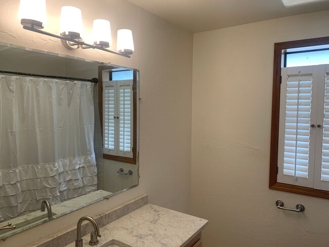 Building Photo - Beautiful 3 Bedroom Home with Garage, Yard...