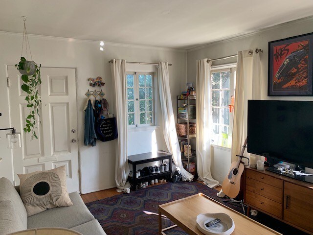 Foto del edificio - 736 Silver Lake Blvd