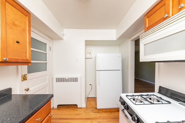 Building Photo - 233 Custer Ave