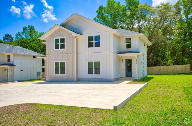 Building Photo - 2017 Wyatt Street - OFF CAMPUS HOUSING!!!