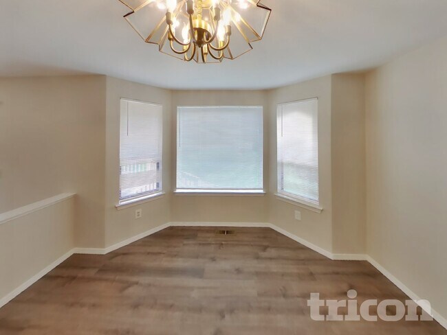 Foto del edificio - 5721 Arrow Ct NE