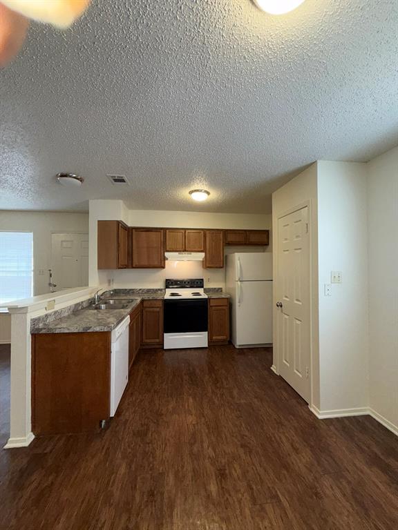 Building Photo - 5501 Rose Hill Cir