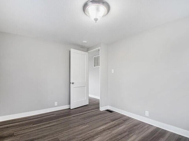 Foto del edificio - 1534 E Bowman St