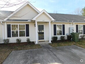 Building Photo - 135 Photinia Dr