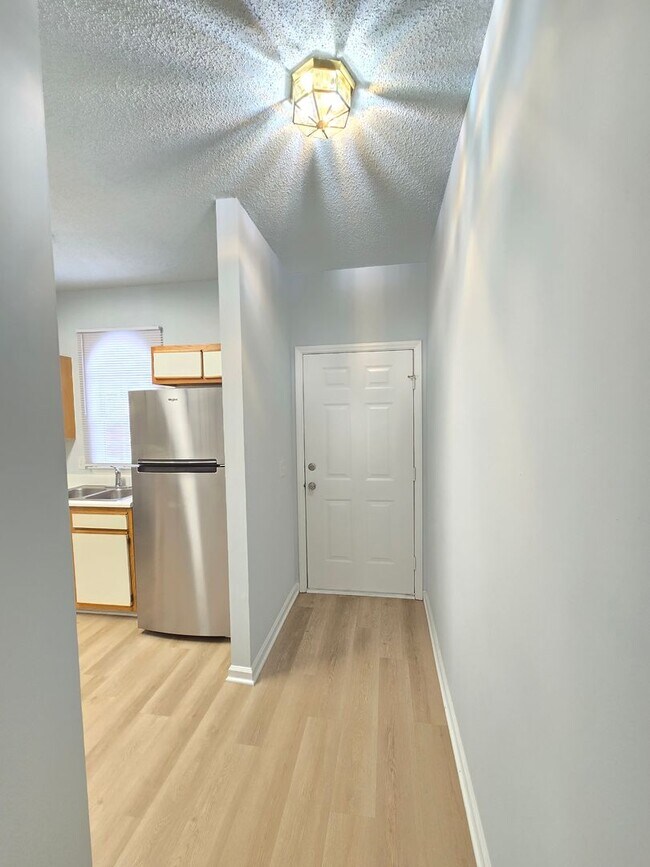 Foto del edificio - HAMPTON PLACE - First Floor condo near Pin...
