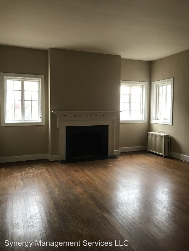 Building Photo - 460 Summit Ave