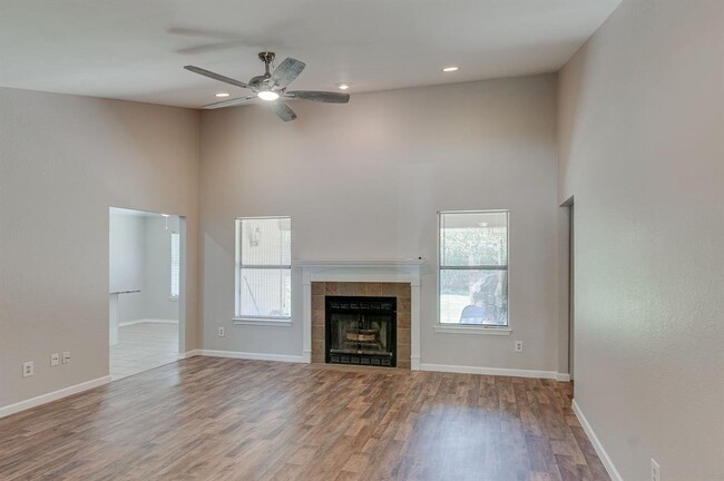 Building Photo - 8240 Willis Ln