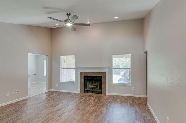 Foto del edificio - 8240 Willis Ln
