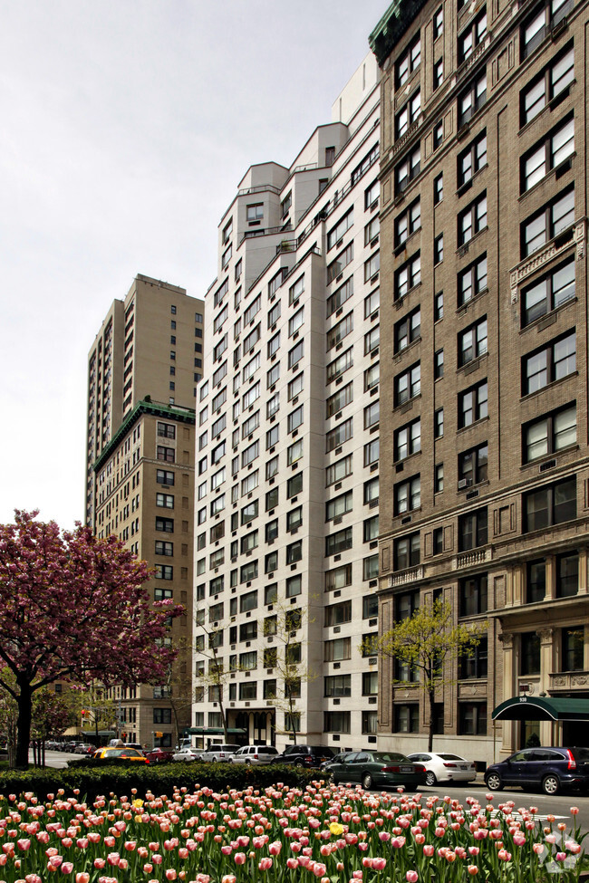 Building Photo - 69 E 80th St