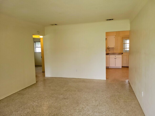 Building Photo - 755 42nd Ave N