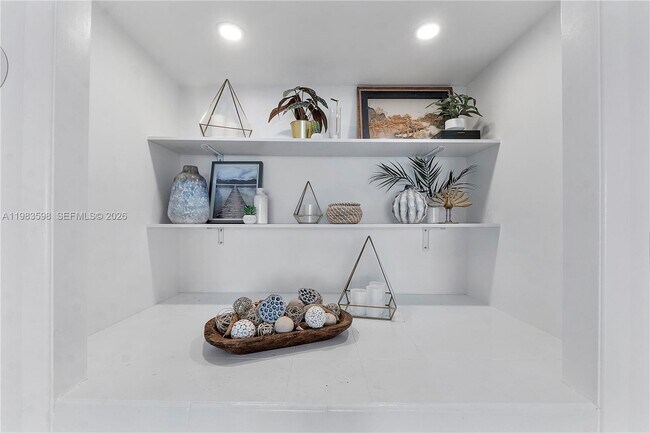 Foto del edificio - 6039 Collins Ave