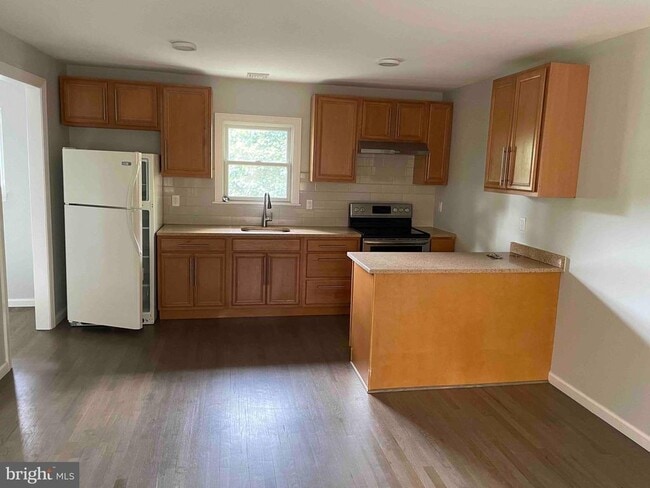 Building Photo - 15 E Trenton Ave