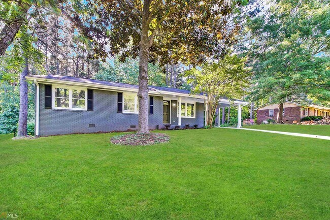 Building Photo - 121 Pine Forest Dr