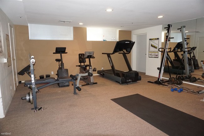Foto del edificio - 4417 Hazeltine Ave