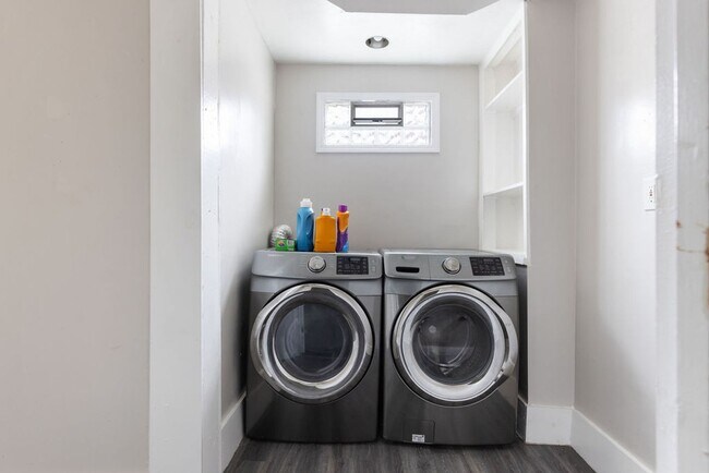 Foto del edificio - 5409 Bridge Ave