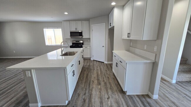 Building Photo - 1837 Walnut Dr