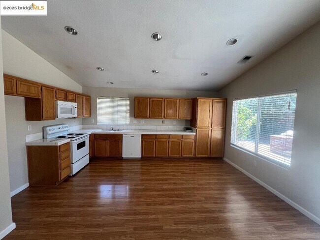 Building Photo - 3033 Mills Dr