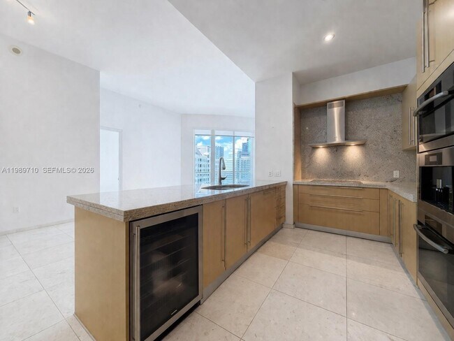 Foto del edificio - 900 Brickell Key Blvd