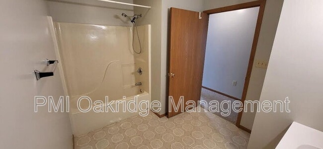 Building Photo - 765 Campbell Rd