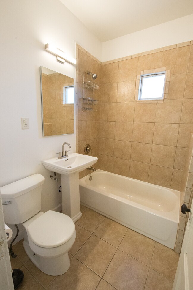 Foto del edificio - 3410 N Booth St